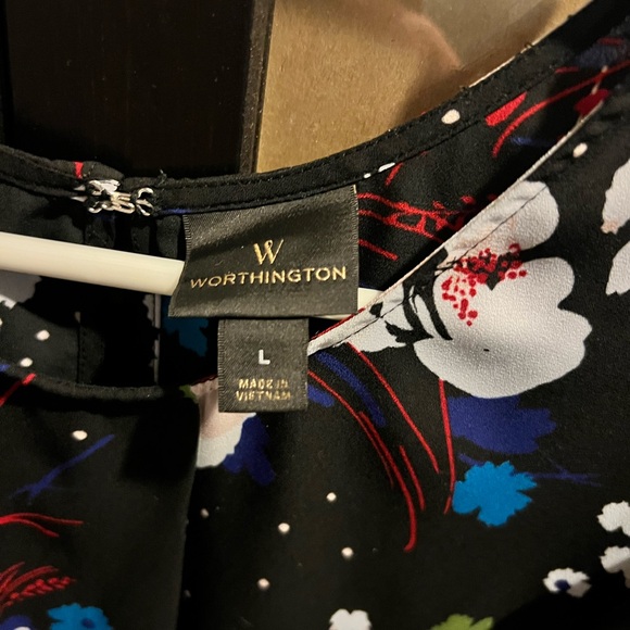 Worthington floral dressy top size large - Picture 2 of 2